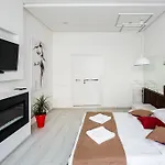 Apartment Avangard Kulisha 15 *