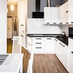 Apartment Avangard Kulisha 15 *