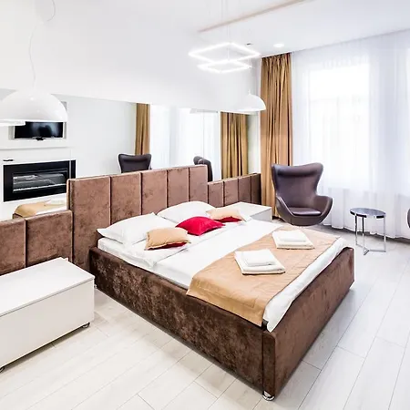 Avangard Kulisha 15 公寓 *